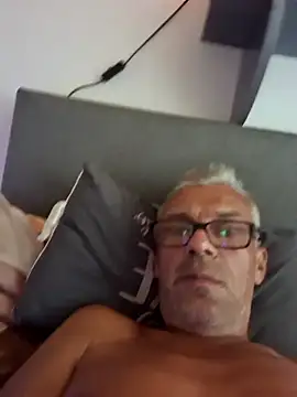 Snapshot of Picolo4111 chatting on 09.10.25 Picolo4111 online show from 09.10.25