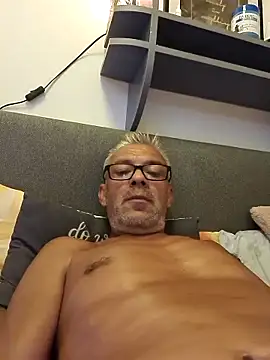 Snapshot of Picolo4111 chatting on 09.12.25 Picolo4111 online show from 09.12.25