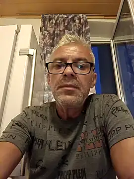 Snapshot of Picolo4111 chatting on 09.12.25 Picolo4111 online show from 09.12.25