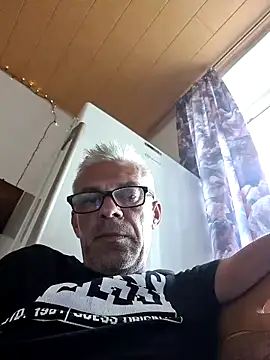 Snapshot of Picolo4111 chatting on 09.18.25 Picolo4111 online show from 09.18.25