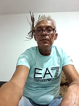 Snapshot of Picolo4111 chatting on 09.19.25 Picolo4111 online show from 09.19.25