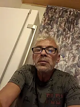 Snapshot of Picolo4111 chatting on 10.01.25 Picolo4111 online show from 10.01.25