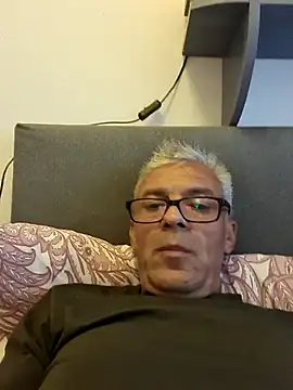 Snapshot of Picolo4111 chatting on 10.02.25 Picolo4111 online show from 10.02.25