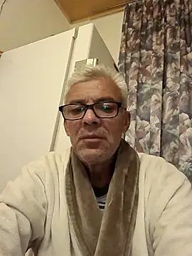 Snapshot of Picolo4111 chatting on 10.04.25 Picolo4111 online show from 10.04.25