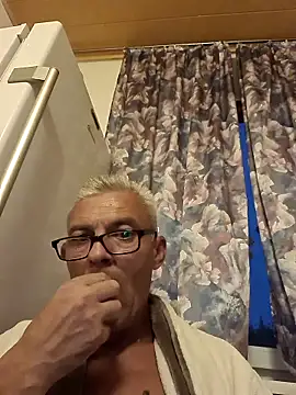 Snapshot of Picolo4111 chatting on 10.12.25 Picolo4111 online show from 10.12.25