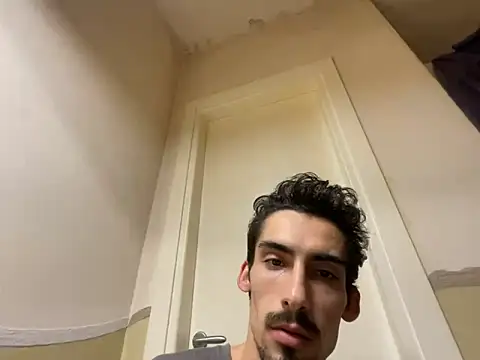 Snapshot of LamponaeFoglia3 chatting on 12.17.24 LamponaeFoglia3 online show from 12.17.24