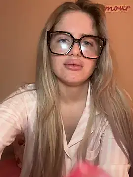 Snapshot of Holly-Glamour chatting on 02.06.26 Holly-Glamour online show from 02.06.26