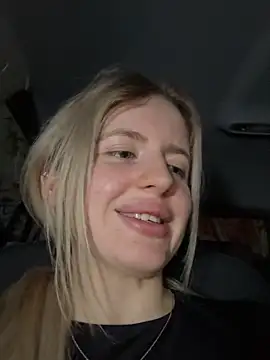 Holly-Glamour online show from 04.18.26