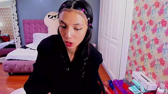 Iris Stone  online show from 03.13.25