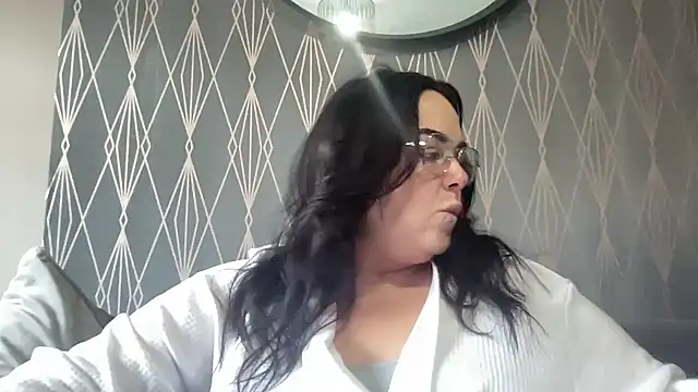 Snapshot of clara_lu chatting on 03.18.25 clara lu online show from 03.18.25