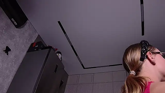 eelizabeth online show from 01.30.25