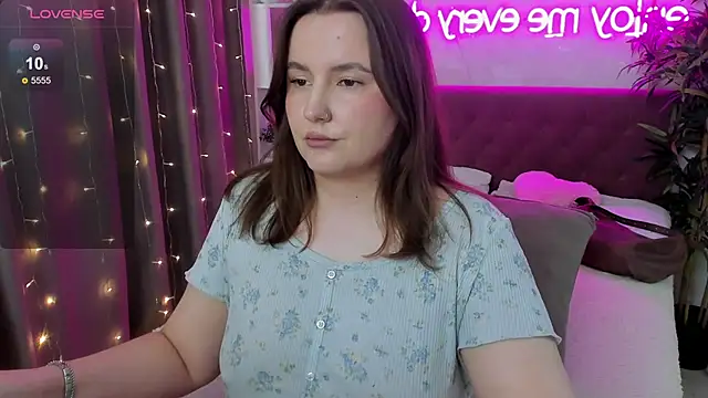 Snapshot of FeralPeach chatting on 05.09.26 FeralPeach online show from 05.09.26