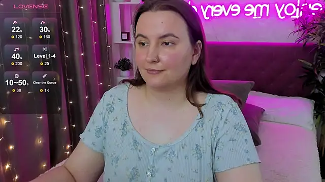Snapshot of FeralPeach chatting on 05.12.26 FeralPeach online show from 05.12.26