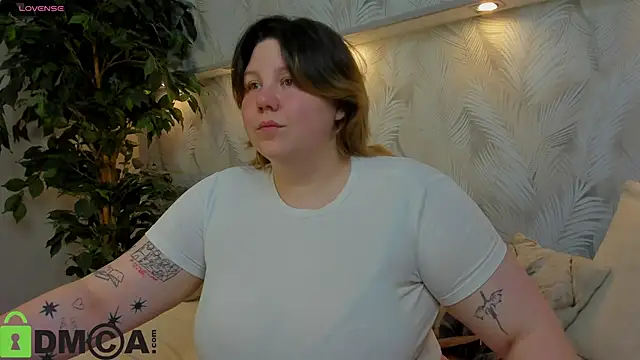 Snapshot of Ruth_Oliver chatting on 07.02.26 Ruth Oliver online show from 07.02.26