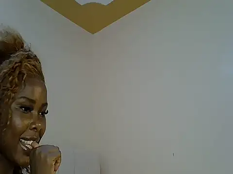 Snapshot of chloe_desire1 chatting on 04.12.26 chloe desire1 online show from 04.12.26
