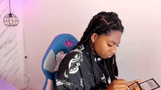 Queen perla  online show from 11.11.25