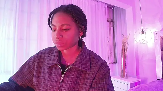 Snapshot of Queen_perla_ chatting on 06.03.26 Queen perla online show from 06.03.26