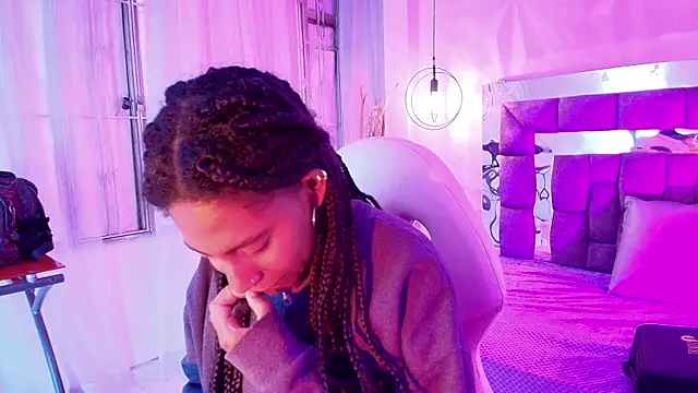 Snapshot of Queen_perla_ chatting on 06.27.26 Queen perla online show from 06.27.26