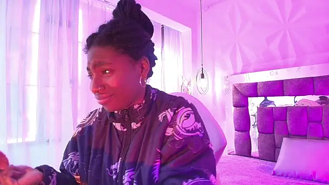 Snapshot of Queen_perla_ chatting on 07.06.26 Queen perla online show from 07.06.26