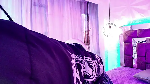 Snapshot of Queen_perla_ chatting on 07.19.26 Queen perla online show from 07.19.26