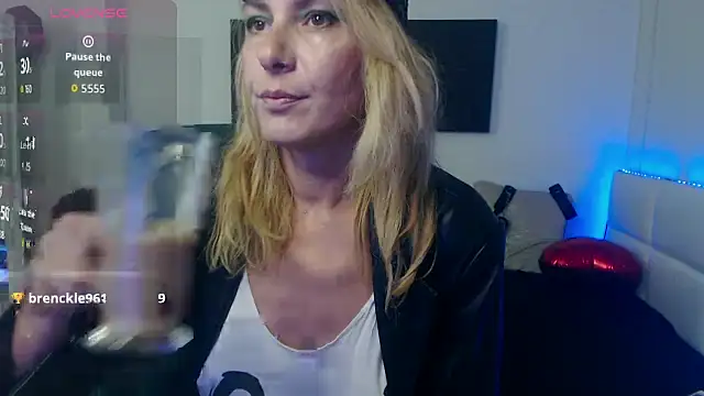 EvelynQueenn online show from 09.28.25