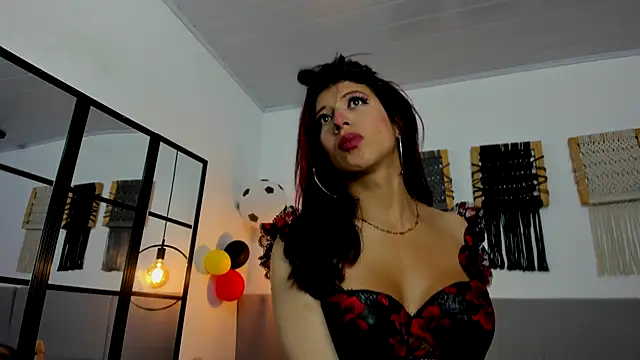 Snapshot of Sweet_camille chatting on 07.15.26 Sweet camille online show from 07.15.26