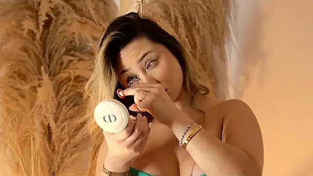 SaraFerreira online show from 02.18.25