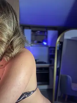 SaraFerreira online show from 10.22.25