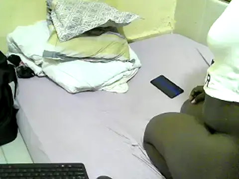 Snapshot of pretty_viel chatting on 01.20.25 pretty viel online show from 01.20.25