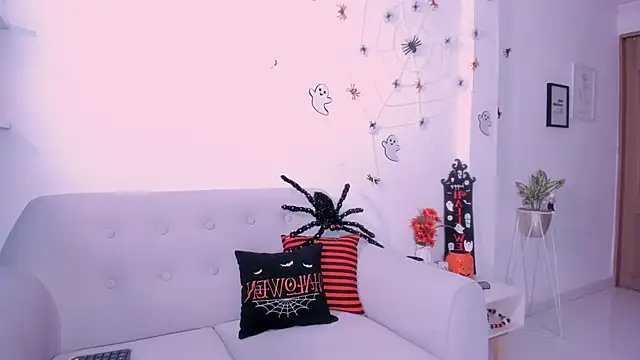 DannaHyde online show from 10.16.25