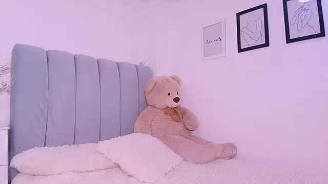 Snapshot of DannaHyde chatting on 06.23.26 DannaHyde online show from 06.23.26