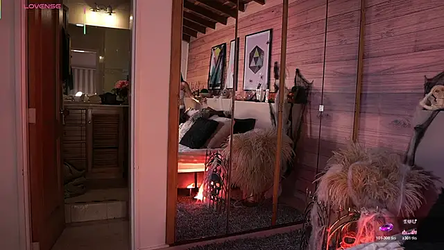 IzzyWild online show from 10.31.25