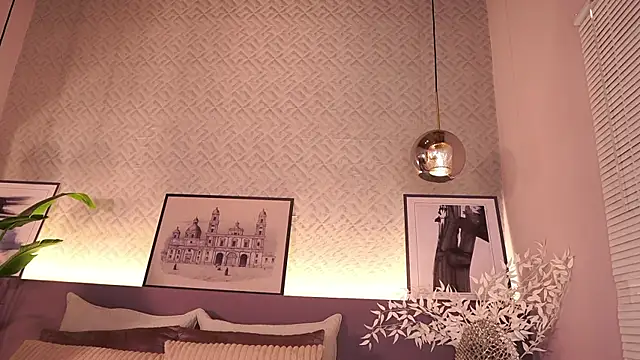 Snapshot of IzzyWild chatting on 02.08.26 IzzyWild online show from 02.08.26