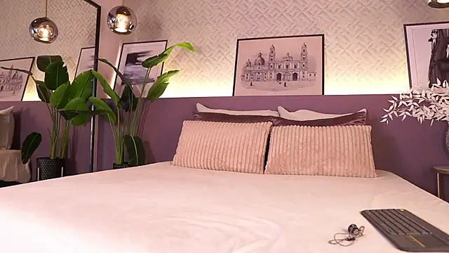 Snapshot of IzzyWild chatting on 02.11.26 IzzyWild online show from 02.11.26