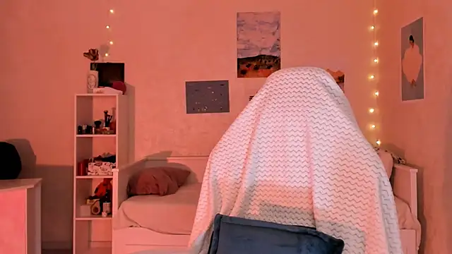 Britney Ross online show from 11.03.25