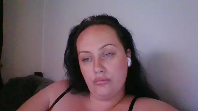 Snapshot of CurvyQueen2023 chatting on 11.08.25 CurvyQueen2023 online show from 11.08.25