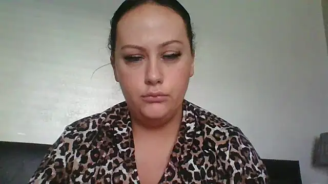 Snapshot of CurvyQueen2023 chatting on 12.02.25 CurvyQueen2023 online show from 12.02.25