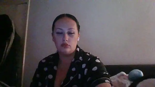 Snapshot of CurvyQueen2023 chatting on 12.04.25 CurvyQueen2023 online show from 12.04.25