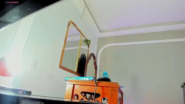 Snapshot of Jimena_Grey chatting on 10.16.25 Jimena Grey online show from 10.16.25