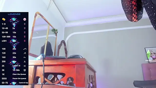 Snapshot of Jimena_Grey chatting on 10.17.25 Jimena Grey online show from 10.17.25