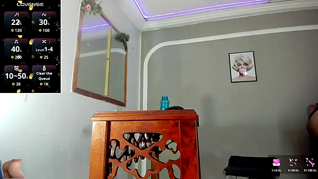 Snapshot of Jimena_Grey chatting on 10.28.25 Jimena Grey online show from 10.28.25