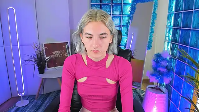 Snapshot of Mia_Cheers chatting on 12.16.24 Mia Cheers online show from 12.16.24