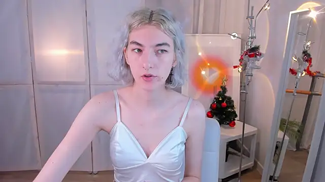 Snapshot of Mia_Cheers chatting on 12.27.24 Mia Cheers online show from 12.27.24