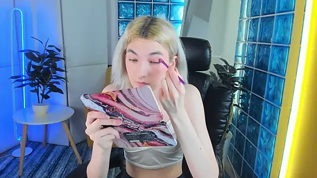 Snapshot of Mia_Cheers chatting on 01.22.25 Mia Cheers online show from 01.22.25