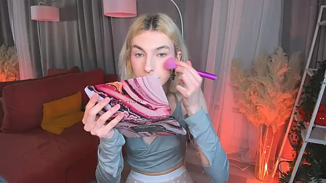 Snapshot of Mia_Cheers chatting on 02.08.25 Mia Cheers online show from 02.08.25