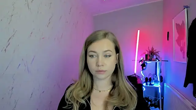 holly xglam online show from 11.18.25