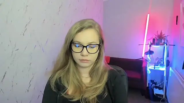 holly xglam online show from 12.05.25