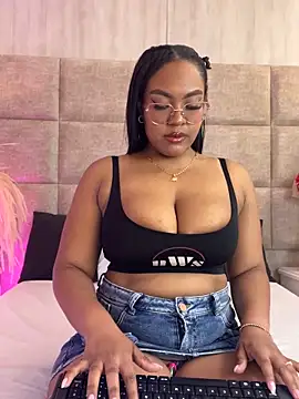 Snapshot of Esmeralda_Duarte chatting on 02.09.26 Esmeralda Duarte online show from 02.09.26