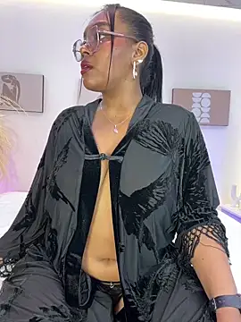 Snapshot of Esmeralda_Duarte chatting on 04.30.26 Esmeralda Duarte online show from 04.30.26