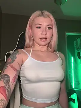 Snapshot of Anour_amour chatting on 12.19.24 Anour amour online show from 12.19.24